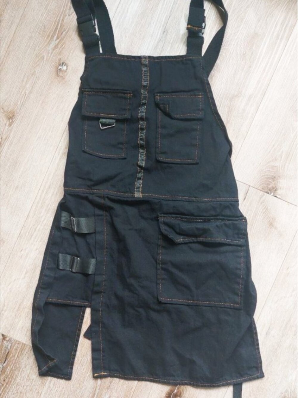 Split-Leg Apron – Barber / Tattoo / Hair Stylist